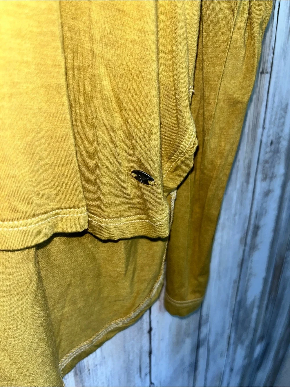 American Eagle Soft & Sexy Mustard Long Sleeve Top Small Layered Hem V-Neck Tee - Picture 5 of 5